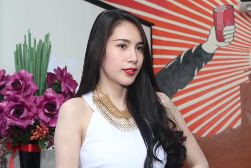 Thủy Tiên gây sốt khi trở lại showbiz - 8