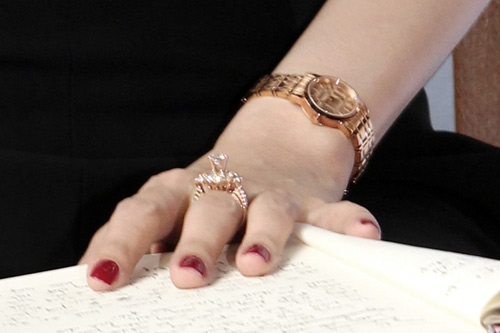 Thủy Tiên gây sốt khi trở lại showbiz - 3