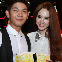 Ngôi sao điện ảnh - Phương Trinh "bẽn lẽn" đi xem phim