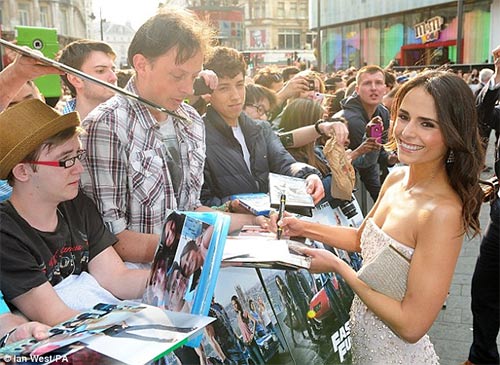 Mỹ nhân Fast 6 khiến khán giả thót tim - 15