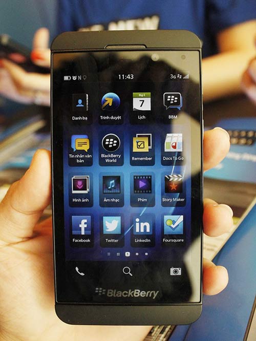 BlackBerry Z10 ra mắt, giá cao - 1