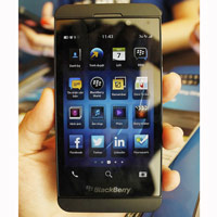 Dế sắp ra lò - BlackBerry Z10 ra mắt, giá cao
