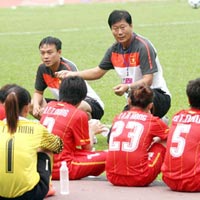 Bóng đá - ĐT Nữ VN: Ông Phát lo "công cùn thủ kém"