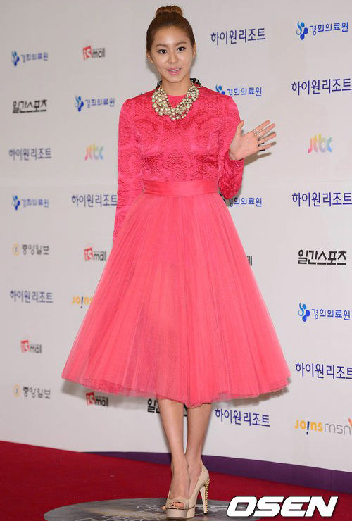 Mỹ nhân Hàn sexy đội mưa đi nhận giải - 13