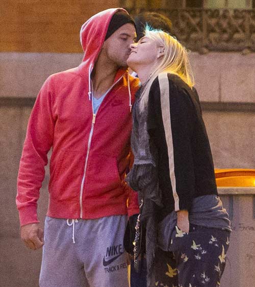 Sharapova & “Baby Federer” trong men say tình ái - 3