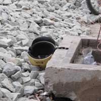 Tin tức trong ngày - Rơi xuống đường, bé gái bị xe tải cán chết