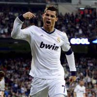 Bóng đá - Real vỡ vụn: Ronaldo chửi BHL