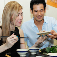 Hậu trường phim - Thanh Thức săn sóc Uyên Trang tận tình