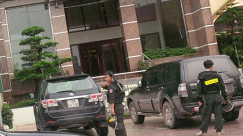 Quảng Ninh: Thu giữ hàng loạt xe siêu sang - 2