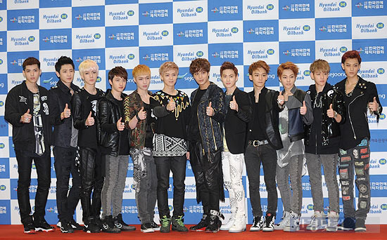 Mỹ nhân K-Pop đua nhau mặc hở - 11