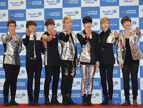 Mỹ nhân K-Pop đua nhau mặc hở - 13