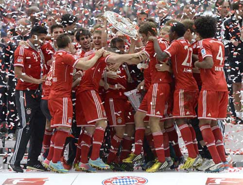 Video và chùm ảnh Bayern nhận Đĩa bạc - 2