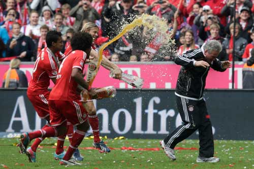 Video và chùm ảnh Bayern nhận Đĩa bạc - 6