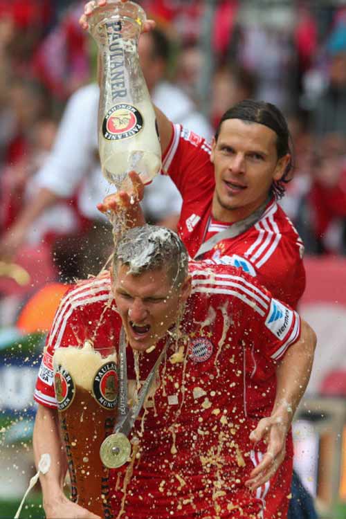 Video và chùm ảnh Bayern nhận Đĩa bạc - 8