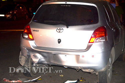 Xe máy tông móp đuôi ô tô, hai người tử vong - 2