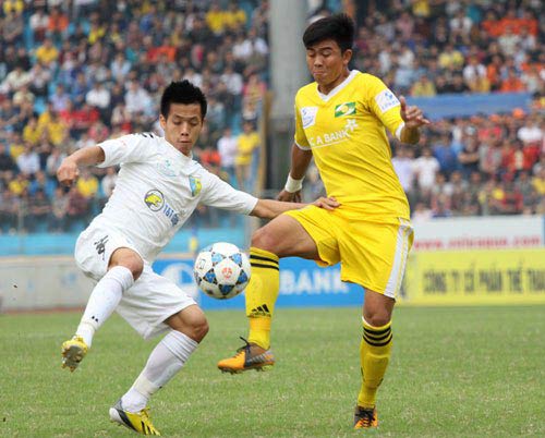 Công Vinh tranh đá phạt với đàn em? - 2