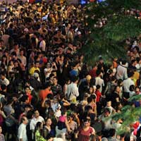 Tin tức trong ngày - Hải Phòng: Biển người chen chân xem pháo hoa