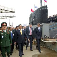 Chùm ảnh Thủ tướng thăm tàu ngầm Hà Nội