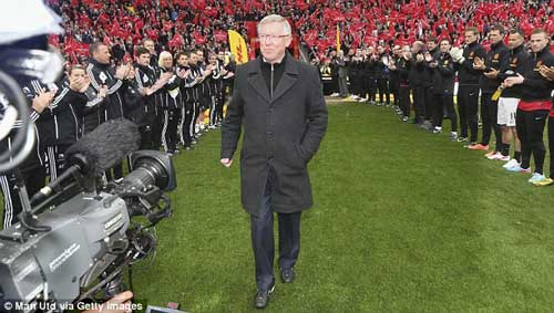 Old Trafford mở hội ngày chia tay Sir Alex - 4