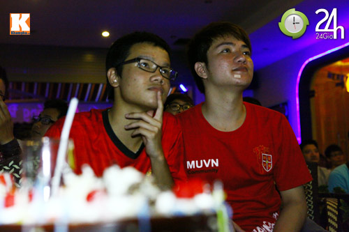 Fan MU Việt nghẹn ngào tri ân Sir Alex - 10