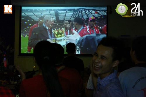 Fan MU Việt nghẹn ngào tri ân Sir Alex - 6