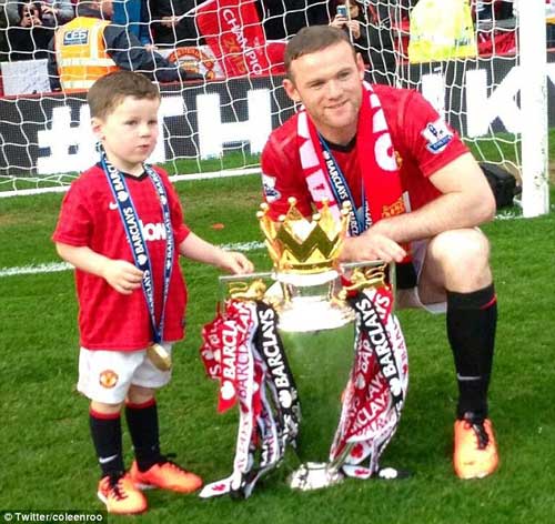 Rooney bị bỏ rơi: Bàn tay sắt của Sir Alex - 2