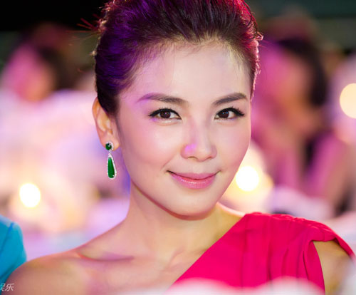 Diva Nhật Bản U40 vẫn trẻ như thiếu nữ - 11