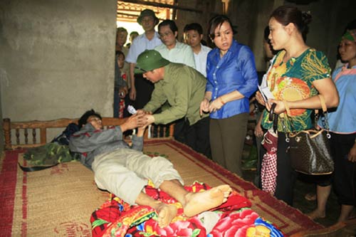 Xóm nghèo tang thương sau lũ quét - 3