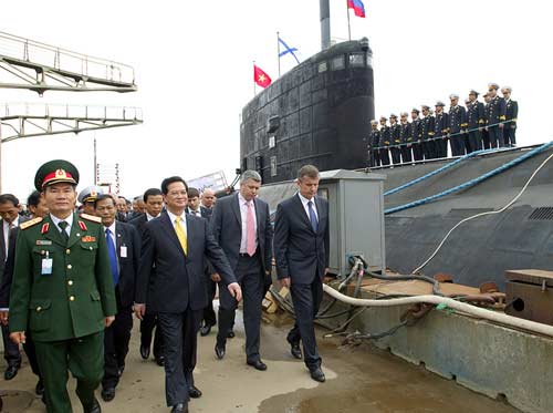 Chùm ảnh Thủ tướng thăm tàu ngầm Hà Nội - 1