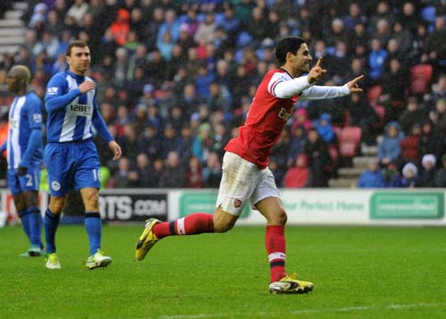 Arsenal: Đừng để "vàng" rơi - 1