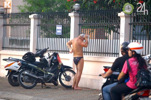 Người Thủ đô tắm Hồ Tây “giải nhiệt” - 5