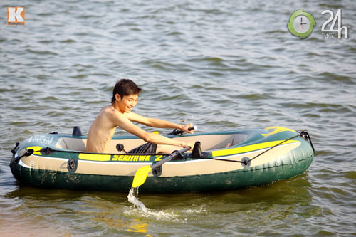 Người Thủ đô tắm Hồ Tây “giải nhiệt” - 3