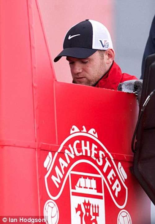 Rooney bị la ó ngày MU mừng chức vô địch - 1