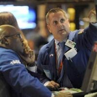 Sàn GD Quốc tế - Thiếu xung lực, Phố Wall đi ngang