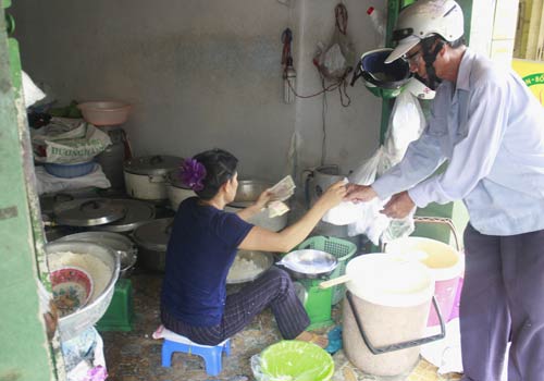 Độc đáo: Phố chỉ bán cơm không ở Sài Gòn - 10