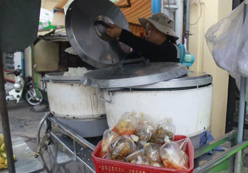 Độc đáo: Phố chỉ bán cơm không ở Sài Gòn - 14