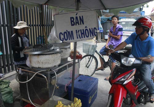Độc đáo: Phố chỉ bán cơm không ở Sài Gòn - 2