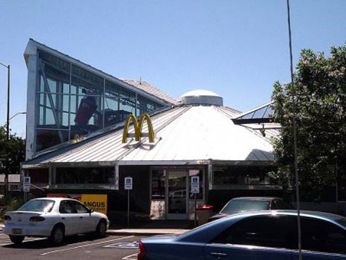 Nơi đặt cửa hàng cực lạ của McDonald's - 5