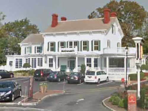 Nơi đặt cửa hàng cực lạ của McDonald's - 8