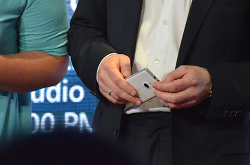 Nokia Lumia 925 ra mắt giá 12,7 triệu đồng - 3