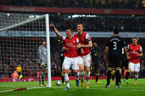 Arsenal - Wigan: Kẻ khóc, người cười - 1