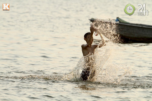 Người Thủ đô tắm Hồ Tây “giải nhiệt” - 10