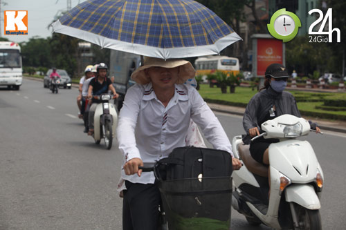 Chùm ảnh: Vật vã trong nắng gắt đầu mùa - 5