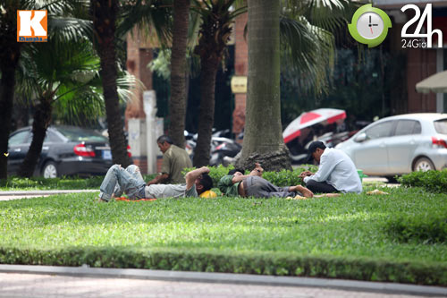 Chùm ảnh: Vật vã trong nắng gắt đầu mùa - 6