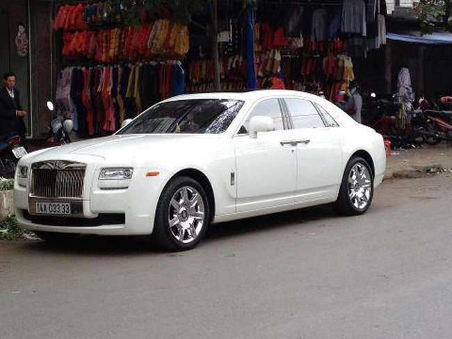 Chiếc Rolls-Royce Ghost: Biển 14A-033.33, màu trắng