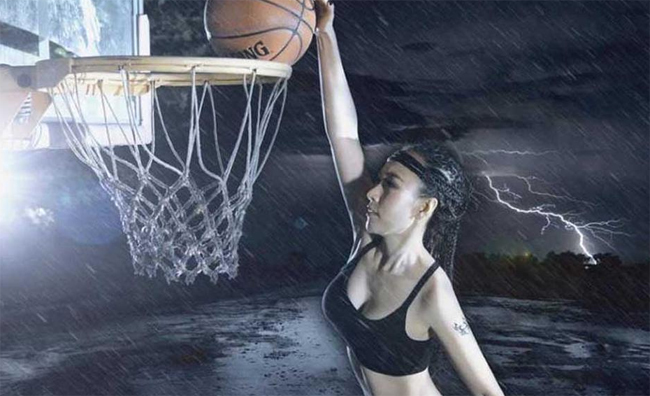 Hãy cùng chiêm ngưỡng những hình ảnh siêu nóng bỏng của các mỹ nhân với trái bóng rổ.