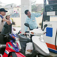 Thị trường - Tiêu dùng - Ba phương án tăng, giảm giá xăng dầu