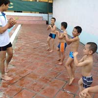 Giáo dục - du học - Nắng nóng, dạy bơi vào mùa làm ăn