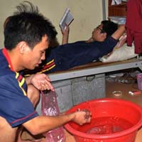 Giáo dục - du học - 1001 cách chống nóng của sinh viên