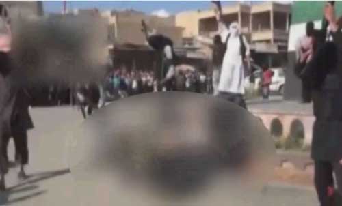 Syria: Hành hình 3 lính giữa quảng trường - 3